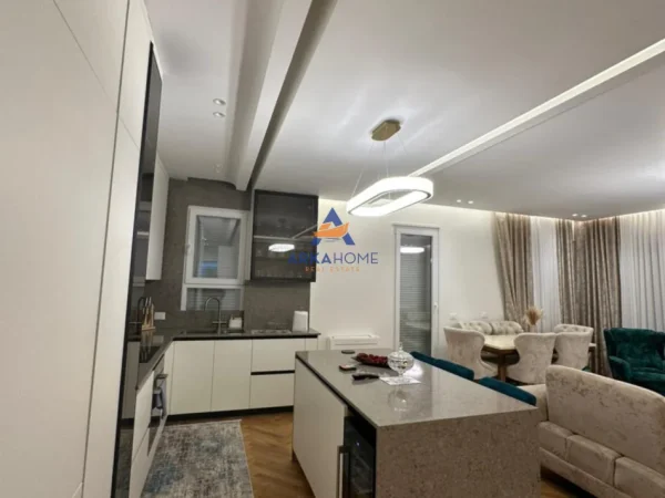 Tirane, shitet apartament 3+1+Ballkon Kati 8, 196 m² 300.000 € 