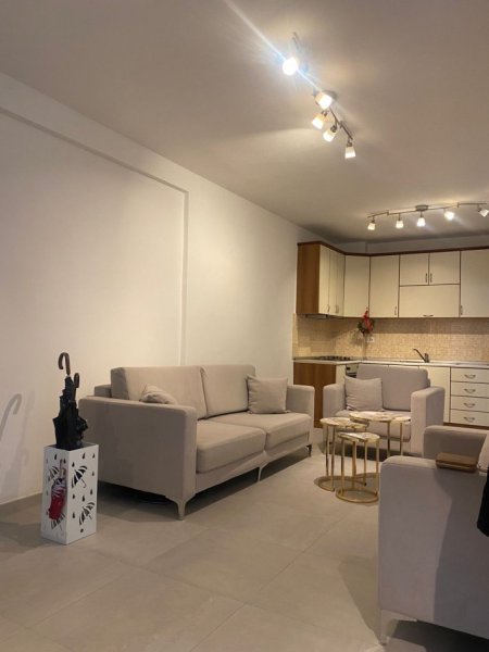 Tirane, jepet me qera apartament 2+1+Ballkon Kati 4, 80 m² 600 € 