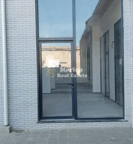 Tirane, jepet me qera ambjent biznesi Kati 0, 81 m² 1.000 € (Xhamlliku)