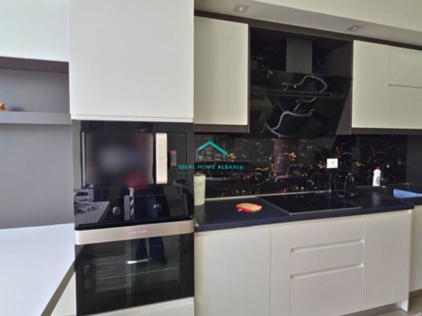 Vlore, jepet me qera apartament 2+1+Ballkon Kati 7, 70 m² 450 € (VLORE)