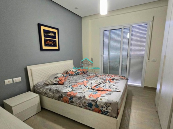 Vlore, jepet me qera apartament 2+1+Ballkon Kati 7, 70 m² 450 € (VLORE)