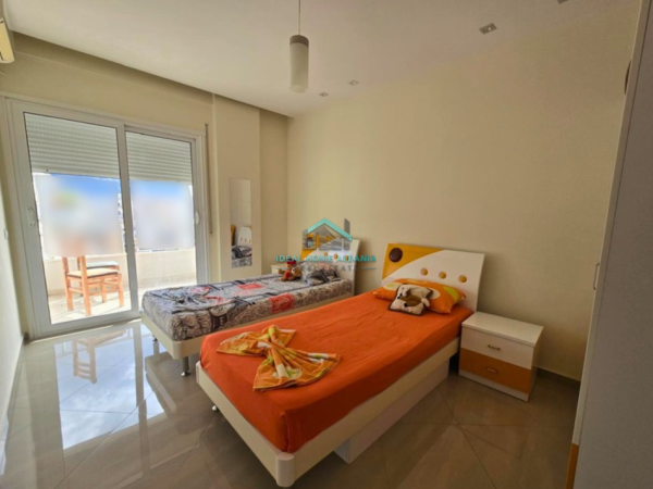 Vlore, jepet me qera apartament 2+1+Ballkon Kati 7, 70 m² 450 € (VLORE)