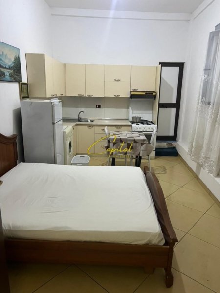 Tirane, jepet me qera apartament 1+1 Kati 0, 35 m² 300 € (ISH TREGU ELEKTRIK)