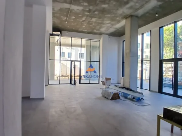 Tirane, jepet me qera ambjent biznesi Kati 0, 200 m² 4.500 € 