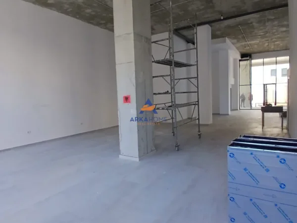 Tirane, jepet me qera ambjent biznesi Kati 0, 200 m² 4.500 € 