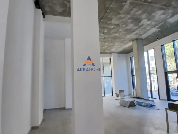 Tirane, jepet me qera ambjent biznesi Kati 0, 200 m² 4.500 € 