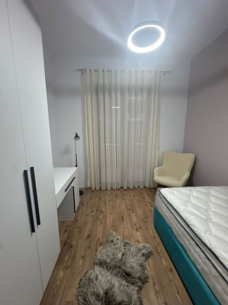 Tirane, jepet me qera apartament 2+1+Aneks+Ballkon Kati 5, 129 m² 1.200 € 