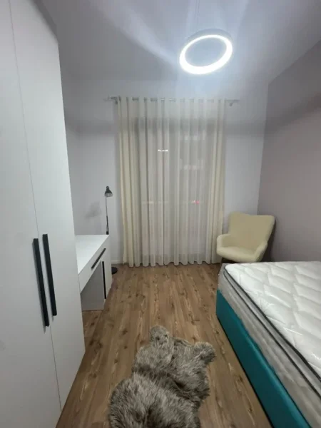 Tirane, jepet me qera apartament 2+1+Aneks+Ballkon Kati 5, 129 m² 1.200 € 