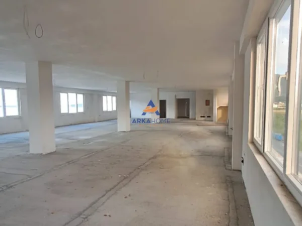 Tirane, jepet me qera ambjent biznesi Kati 0, 1.280 m² 13.000 € 