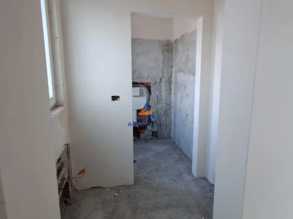 Tirane, jepet me qera ambjent biznesi Kati 0, 1.280 m² 13.000 € 