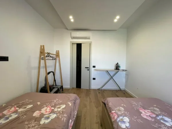 Tirane, jepet me qera apartament 2+1 Kati 9, 110 m² 1.300 € (Kompleksi Olimpik)