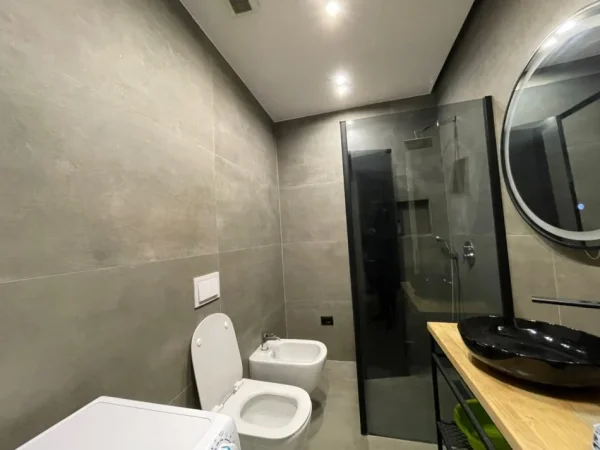 Tirane, jepet me qera apartament 2+1 Kati 9, 110 m² 1.300 € (Kompleksi Olimpik)