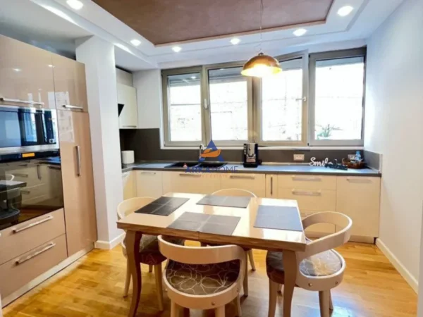 Tirane, jepet me qera apartament Kati 1, 96 m² 1.200 € 