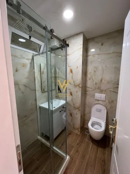 Tirane, jepet me qera apartament 2+1+Ballkon Kati 4, 105 m² 1.200 € (SHESHI WILLSON)