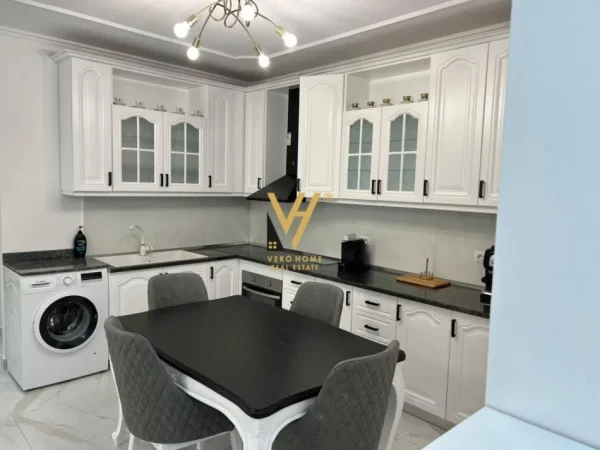 Tirane, jepet me qera apartament 2+1+Ballkon Kati 4, 105 m² 1.200 € (SHESHI WILLSON)