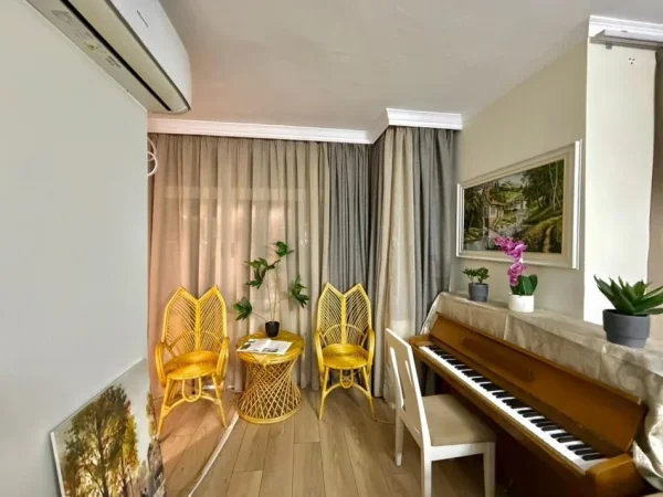 Tirane, jepet me qera apartament 3+1 Kati 3, 92 m² 1.200 € (Gjykata e Tiranes.)