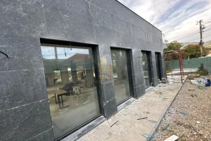 Tirane, jepet me qera ambjent biznesi , 360 m² 3.000 € (Berzhite)