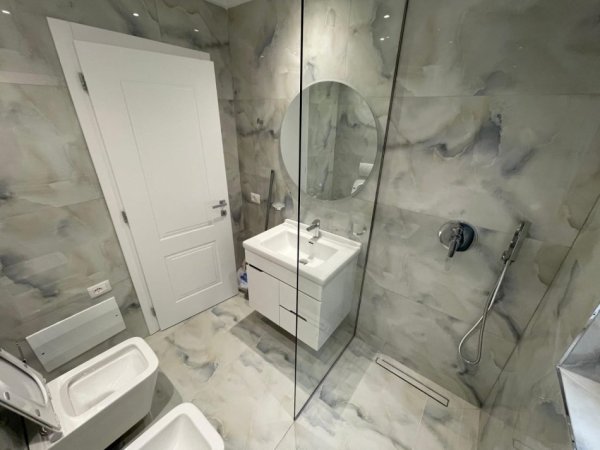 Tirane, jepet me qera apartament 2+1 Kati 2, 1.300 € 