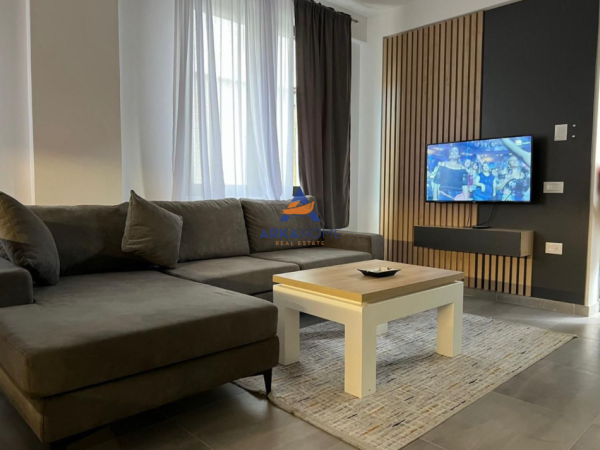 Tirane, jepet me qera shtepi 1+1 Kati 1, 60 m² 623 € 