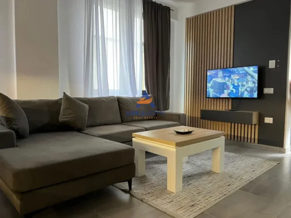 Tirane, jepet me qera shtepi 1+1 Kati 1, 60 m² 623 € 
