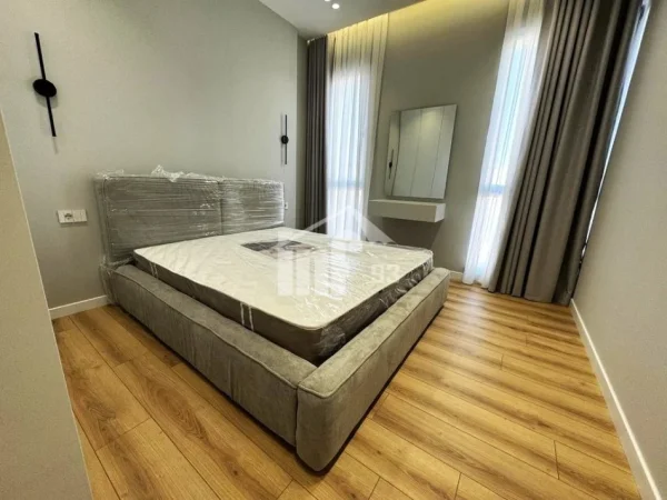 Tirane, jepet me qera apartament 1+1+Ballkon Kati 3, 77 m² 1.250 € (“GREEN VALLEY” REZIDENCE, PËRBALLË LIQENIT ARTIFICIAL)