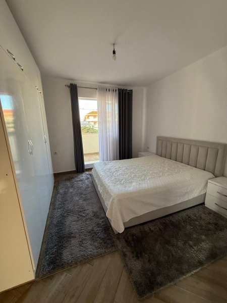 Tirane, jepet me qera apartament 2+1+Ballkon Kati 2, 115 m² 400 € (ne rrugen Ram Sadria Tirane.)