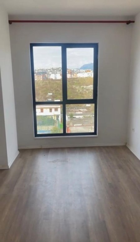 Tirane, jepet me qera apartament 2+1+Ballkon Kati 4, 80 m² 430 € 