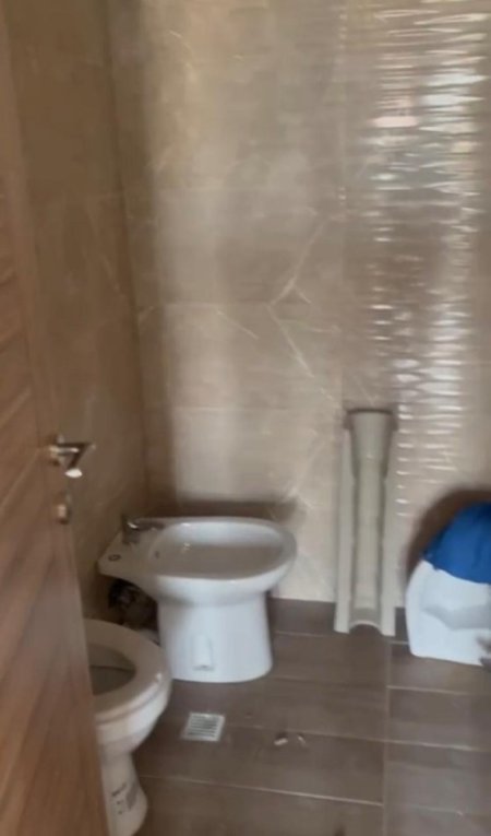 Tirane, jepet me qera apartament 2+1+Ballkon Kati 4, 80 m² 430 € 