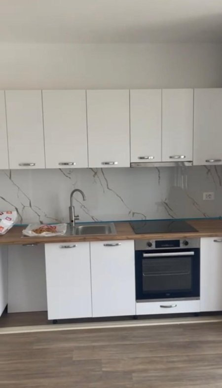 Tirane, jepet me qera apartament 2+1+Ballkon Kati 4, 80 m² 430 € 