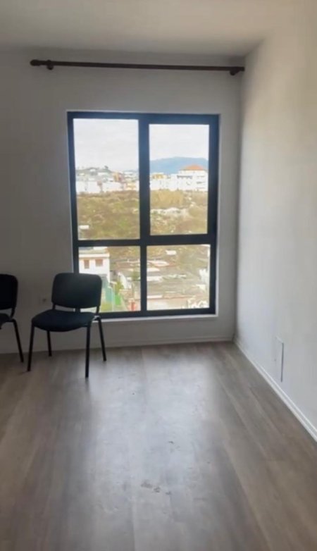 Tirane, jepet me qera apartament 2+1+Ballkon Kati 4, 80 m² 430 € 