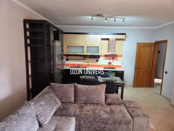 Tirane, jepet me qera apartament 2+1+Ballkon Kati 6, 100 m² 650 € (Selvia)