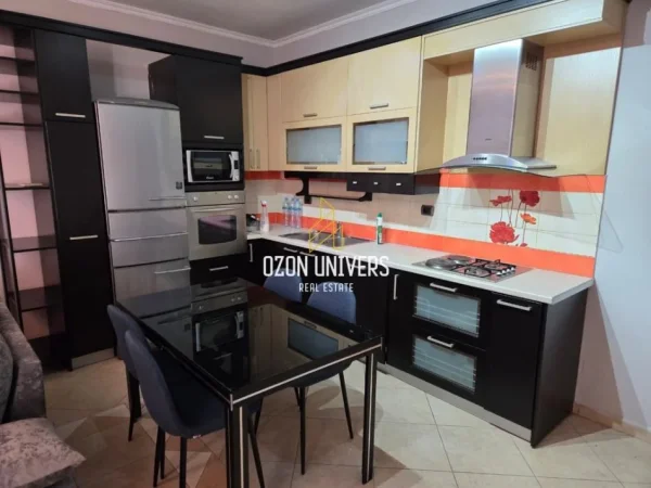 Tirane, jepet me qera apartament 2+1+Ballkon Kati 6, 100 m² 650 € (Selvia)