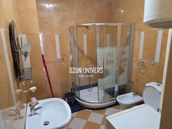 Tirane, jepet me qera apartament 2+1+Ballkon Kati 6, 100 m² 650 € (Selvia)