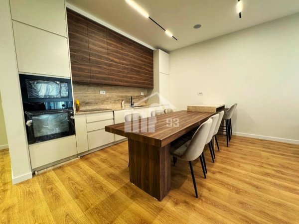 Tirane, jepet me qera apartament 2+1 Kati 0, 108 m² 2.100 € (“GREEN VALLEY” REZIDENCE, PËRBALLË LIQENIT ARTIFICIAL)