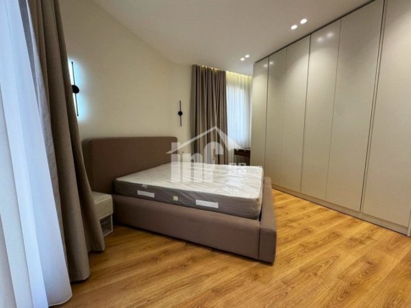 Tirane, jepet me qera apartament 2+1 Kati 0, 108 m² 2.100 € (“GREEN VALLEY” REZIDENCE, PËRBALLË LIQENIT ARTIFICIAL)