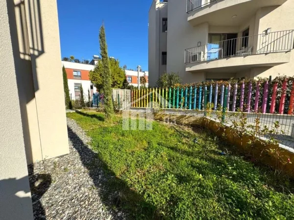 Tirane, jepet me qera apartament 2+1 Kati 0, 108 m² 2.100 € (“GREEN VALLEY” REZIDENCE, PËRBALLË LIQENIT ARTIFICIAL)