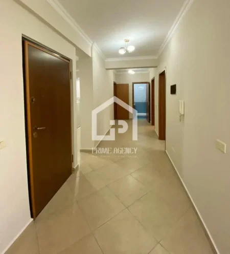 JEPET ME QIRA : Ambjent biznesi / Rruga Kavajës/ pranë KISHES ORTODOKSE