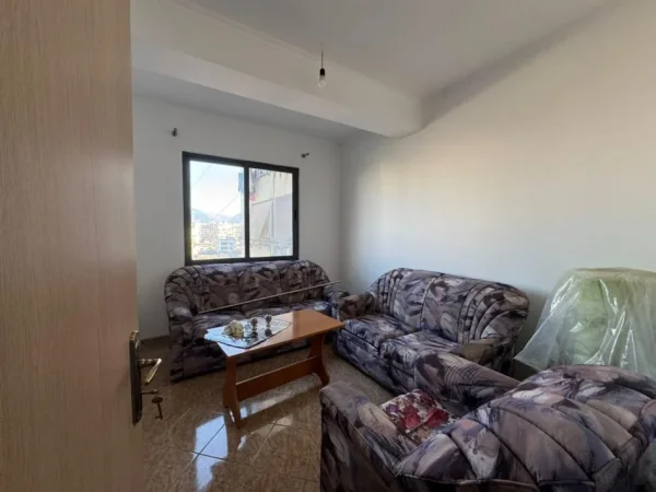 Tirane, jepet me qera apartament 2+1 Kati 4,