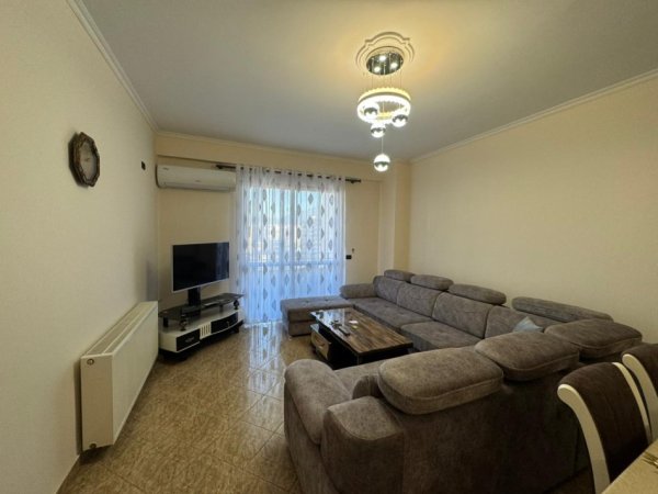 Tirane, jepet me qera apartament 2+1 Kati 4,