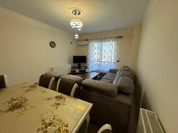 Tirane, jepet me qera apartament 2+1 Kati 4,