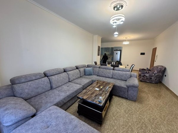 Tirane, jepet me qera apartament 2+1 Kati 4,