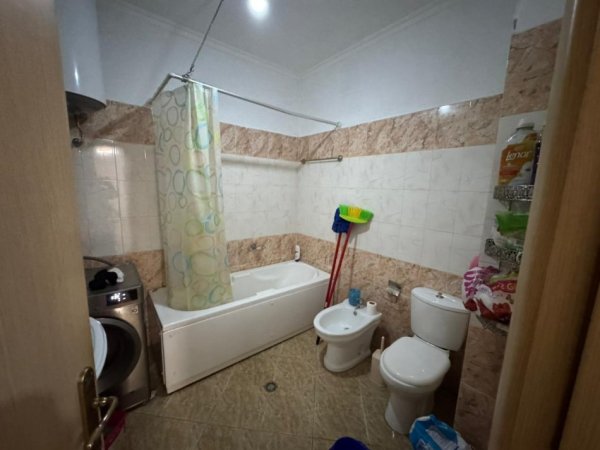 Tirane, jepet me qera apartament 2+1 Kati 4,