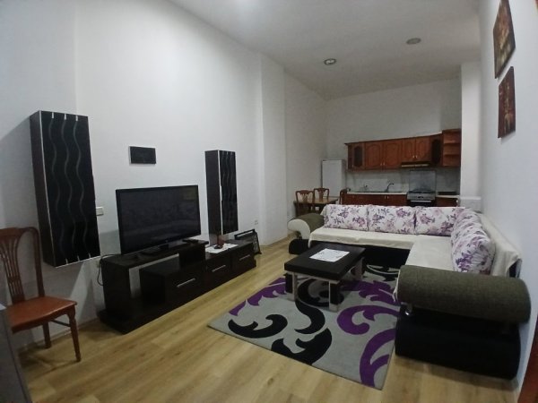 Tirane, jepet me qera apartament 1+1+Aneks Kati 1, 50 m² 350 € (fresku)