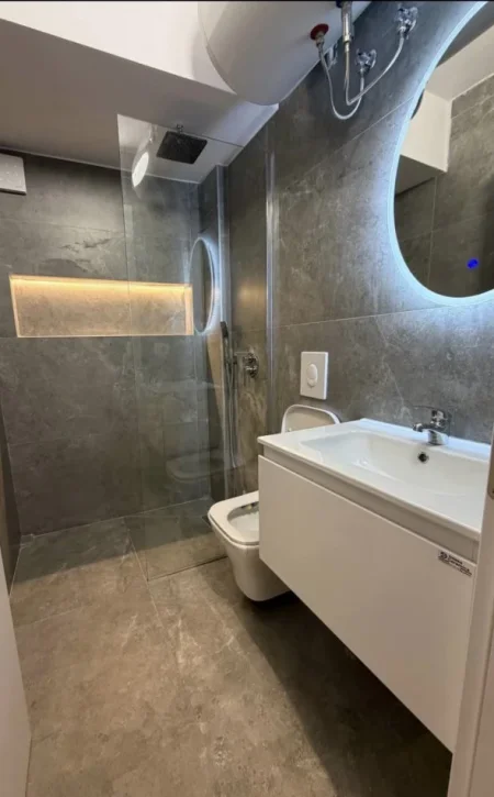 Tirane, jepet me qera apartament 2+1 Kati 1, 66 m² 600 € 