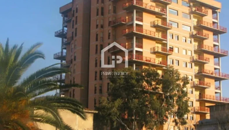 JEPET ME QERA : AMBJENT BIZNESI: /ZONA Qendër/ TORRE DRINI "