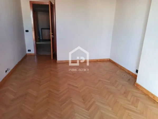 JEPET ME QERA : AMBJENT BIZNESI: /ZONA Qendër/ TORRE DRINI "