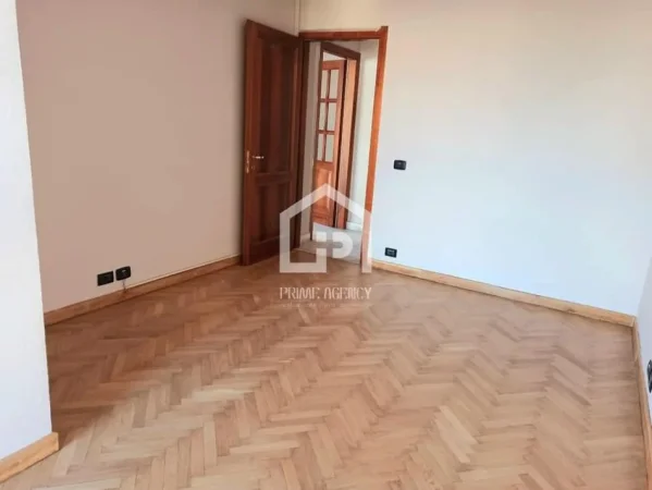 JEPET ME QERA : AMBJENT BIZNESI: /ZONA Qendër/ TORRE DRINI "