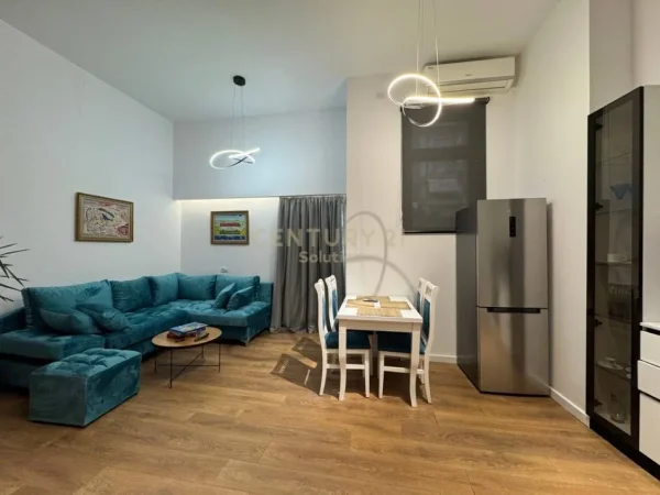 Tirane, jepet me qera apartament duplex 2+1 Kati 1, 86 m² 700 € (Liqeni i Thate)