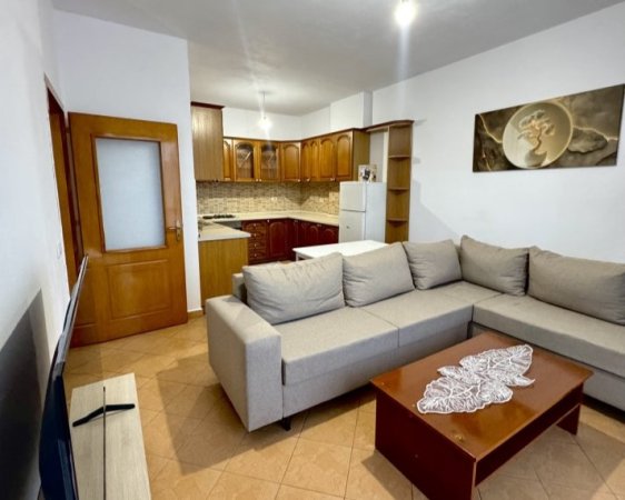 Tirane, jepet me qera apartament 2+1+Aneks+Ballkon Kati 7, 85 m² 550 € (laprake , ish dogana)