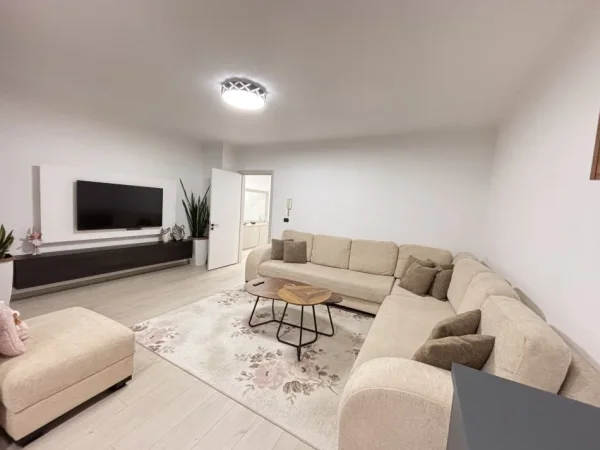 Tirane, jepet me qera apartament 2+1+Ballkon Kati 3, 117 m² 700 € 